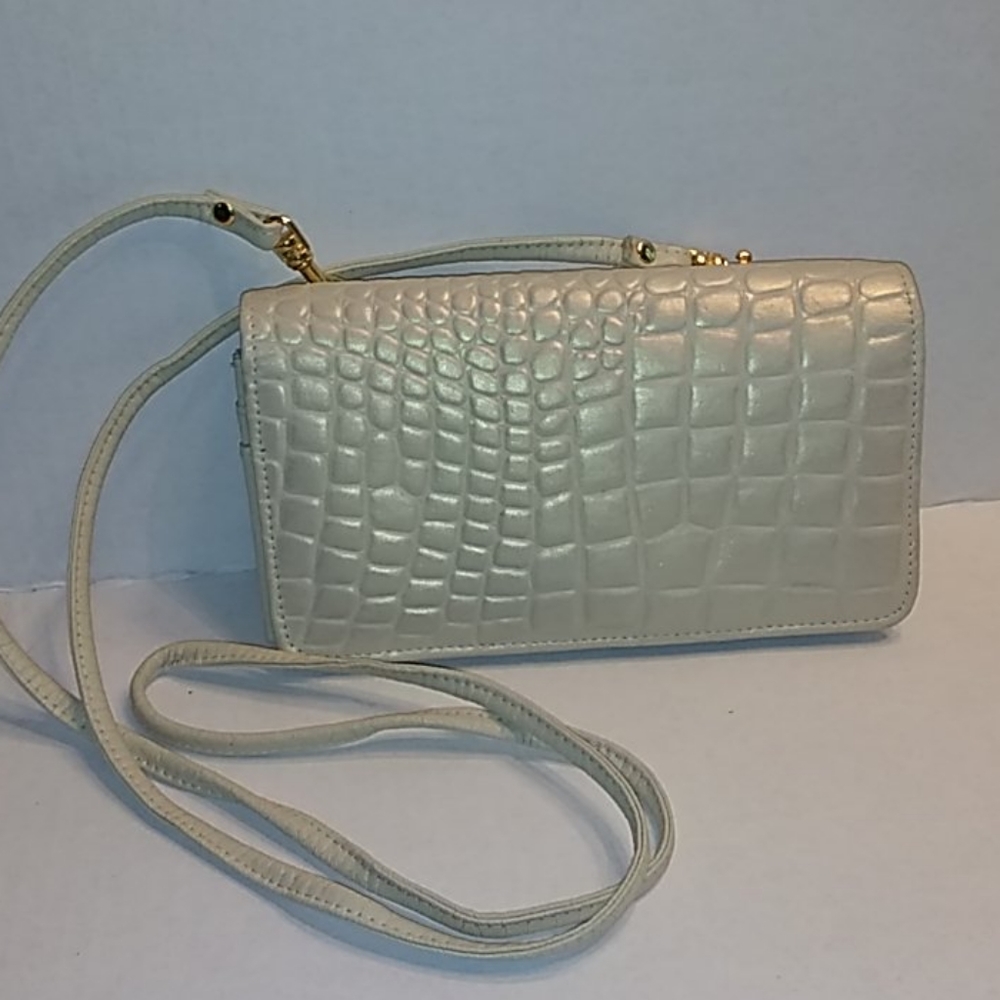 Diamicci genuine leather wallet.